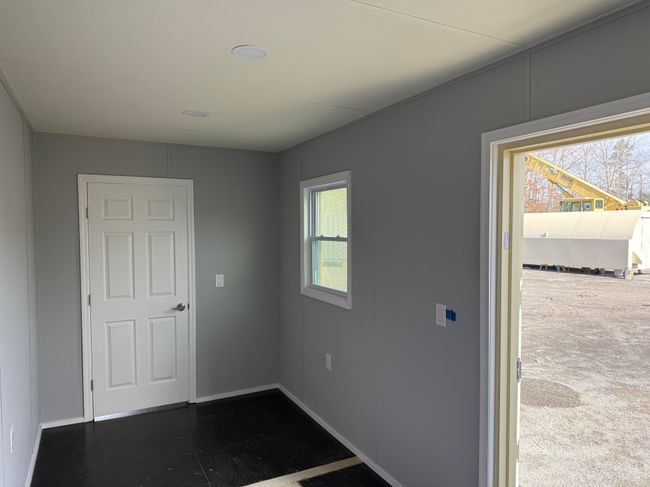 40’ single mobile office built by Rebox Solutions, showing the interior of the 16’ finished office space.